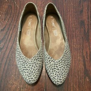 Toms leopard print flats
